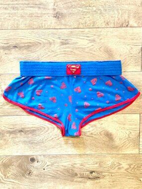 LIMITED EDITION SUPER GIRL Shorts (JUNIOR MEDIUM) – Rare Superman Logo 🔥 Athlet